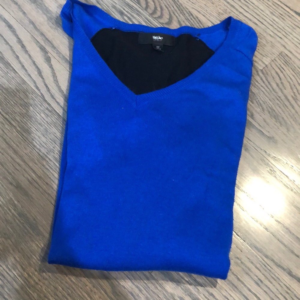 Blue/black sweater